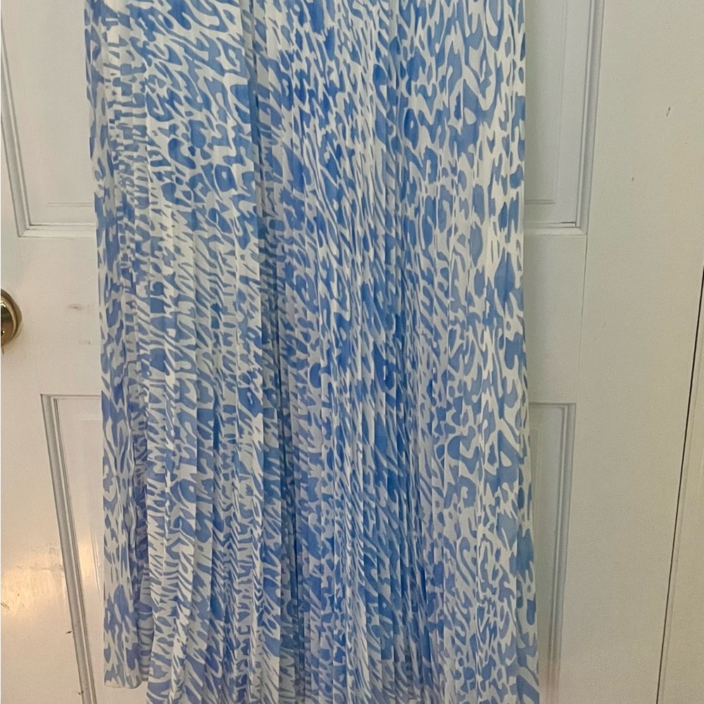 Elegant Blue and White Leopard Print Midi Skirt